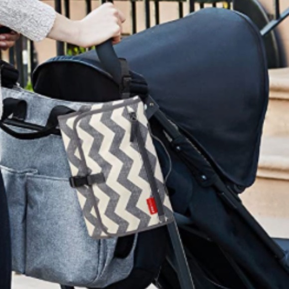 SKIP HOP DIAPER & WIPE CARRIER W/ CHANGING PAD - Picture 3 of 16